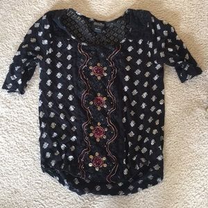 Black patterned top